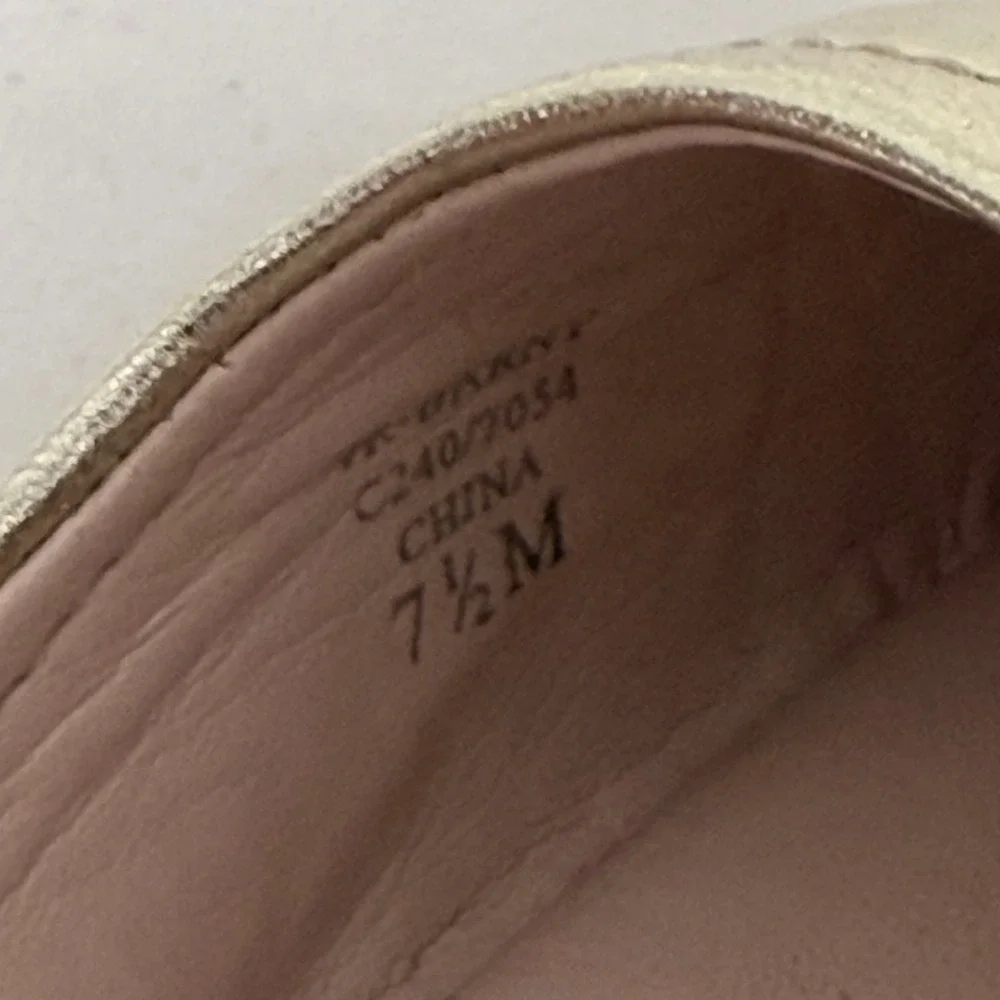 Taryn Rose Gold Metallic Leather Ballet Flats Square Toe Rose Embossed 7.5M